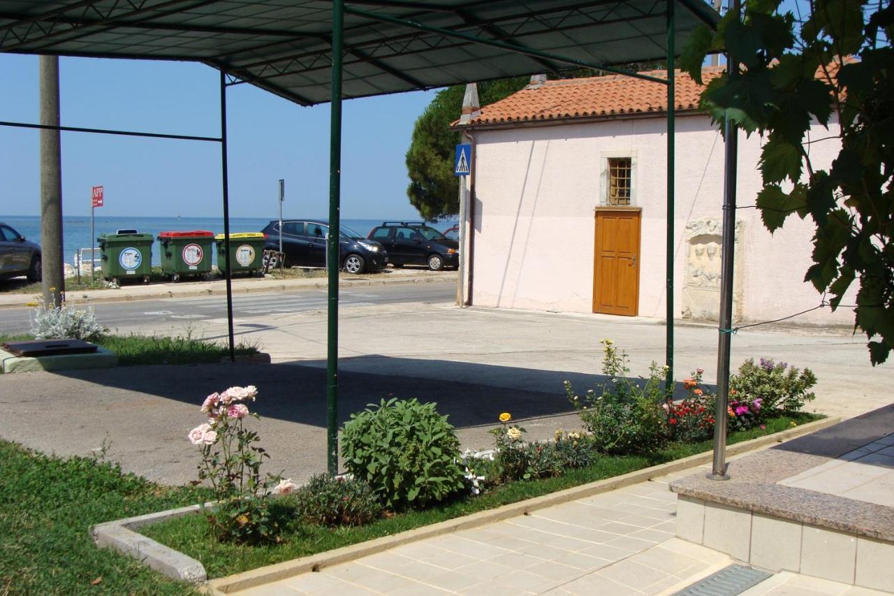 Apartments By The Sea Zambratija, Umag - 2557 Exteriör bild