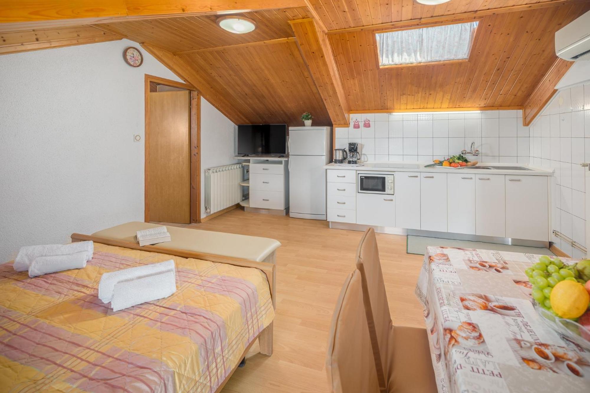 Apartments By The Sea Zambratija, Umag - 2557 Rum bild